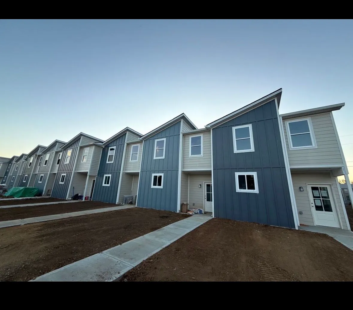 3 bed, 2.5 bath, 1800 sqft, $1,875 — Photo 2