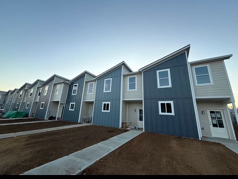 107 Blaze Dr — Photo 2