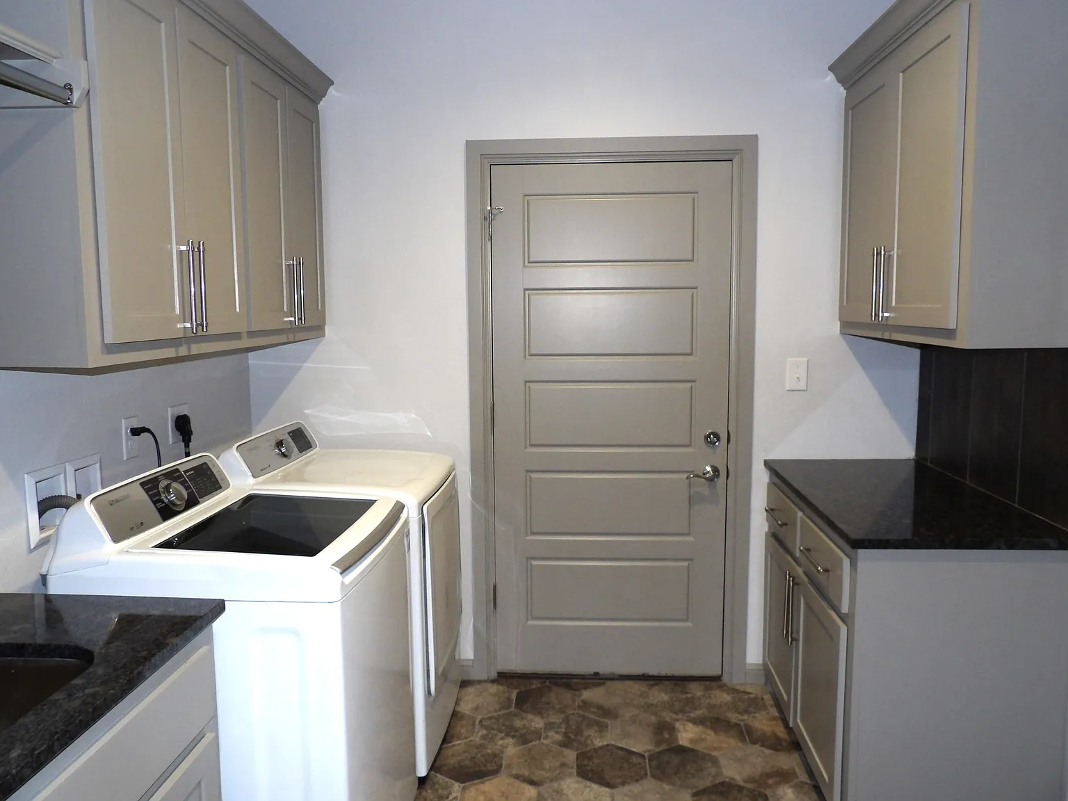 4 bed, 2264 sqft, $2,800 — Photo 4
