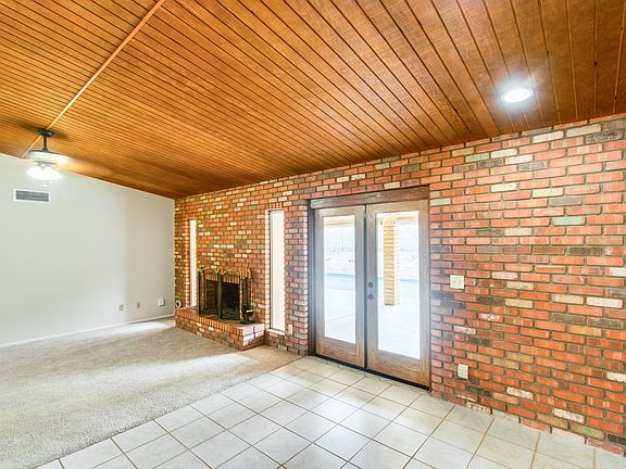 4th image of 2219 E Christy Dr