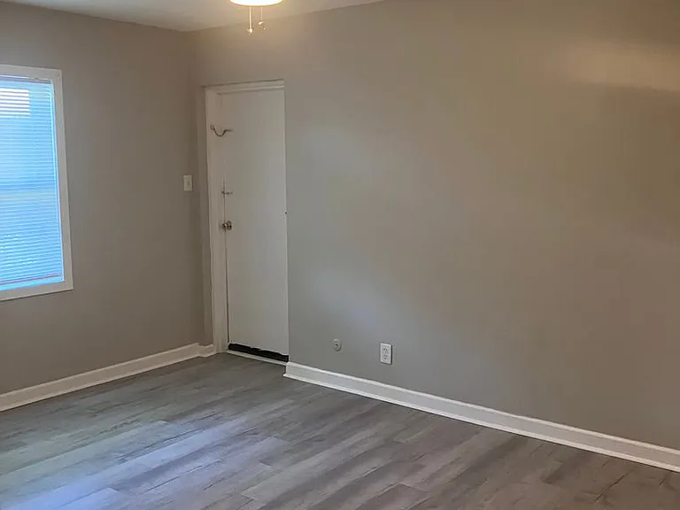 2063 Vineville Ave — Photo 5