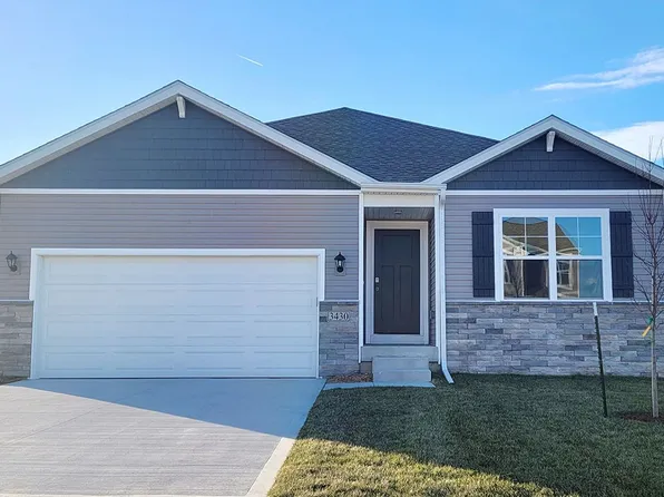 626 E Goldfinch Dr, Tiffin, IA 52340