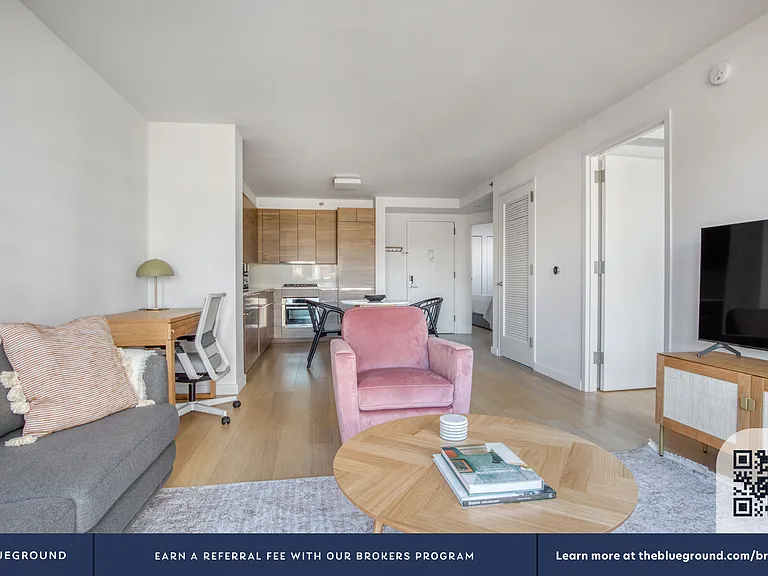 171 Suffolk St #5D — Photo 4