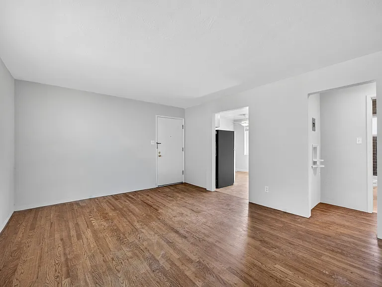 1624 T St #5 — Photo 4