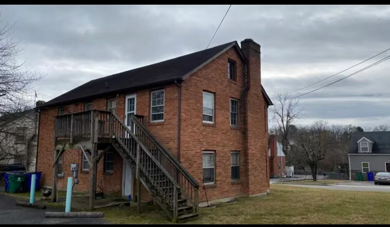 2 bed, 900 sqft, $1,300 — Photo 2
