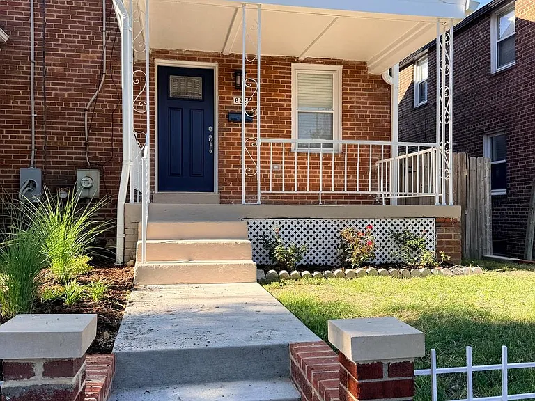 632 Faraday Pl NE — Photo 2