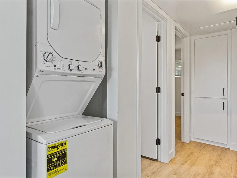 908 E Claremont St #2 — Photo 4