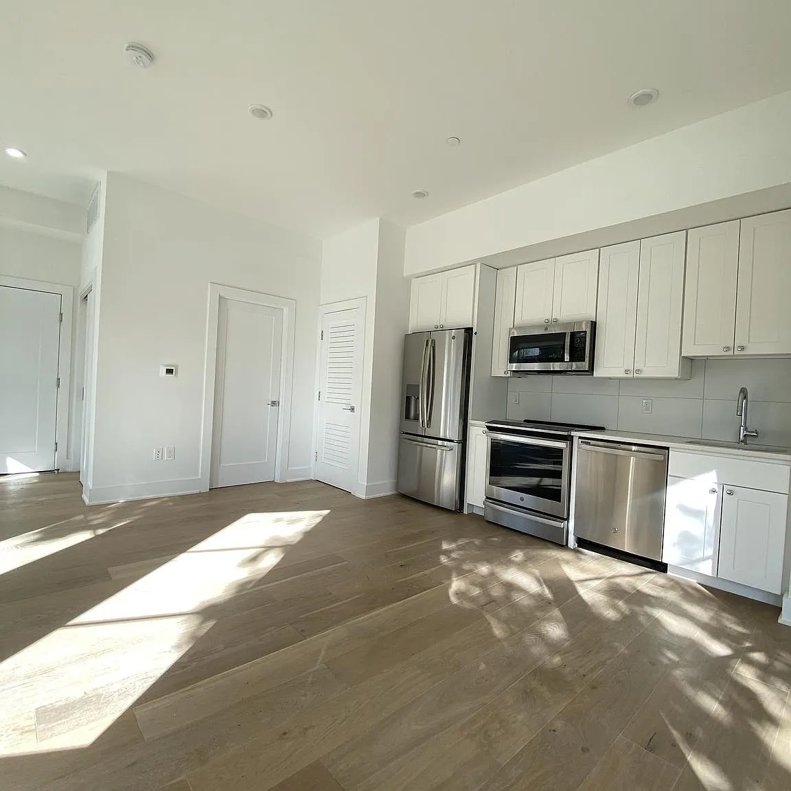 Studio, 415 sqft, $1,900 — Photo 4