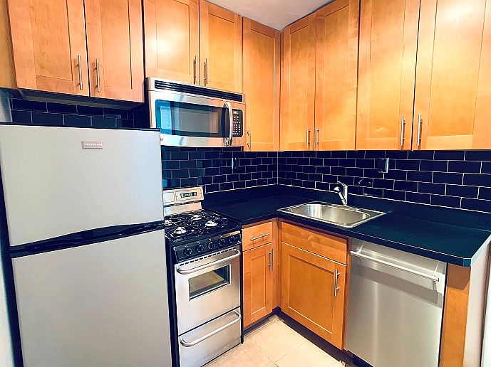 1st image of 204 W 98th St APT 1F