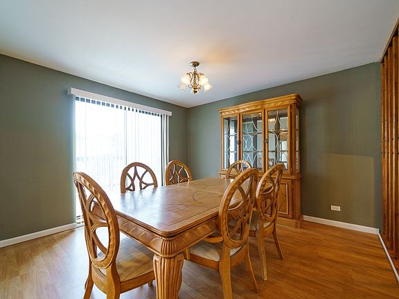 5th image of 29W364 White Oak Dr