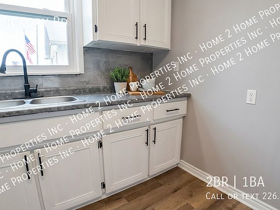4th image of 1020 Hickory Rd