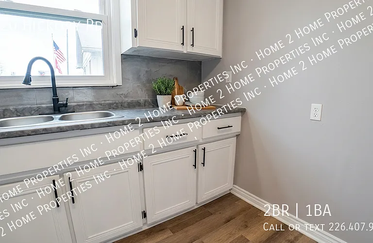 1020 Hickory Rd — Photo 4