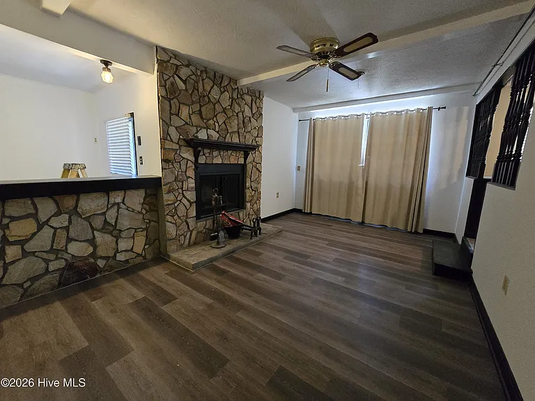 1805 Castleton Ct — Photo 13