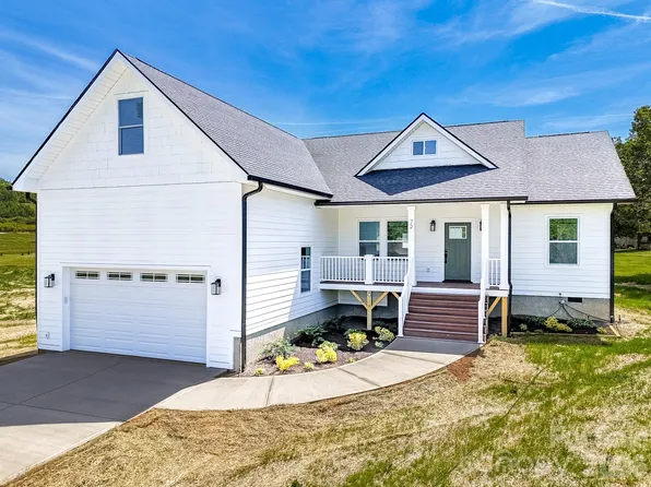 72 Canary Ln, Hendersonville, NC 28792