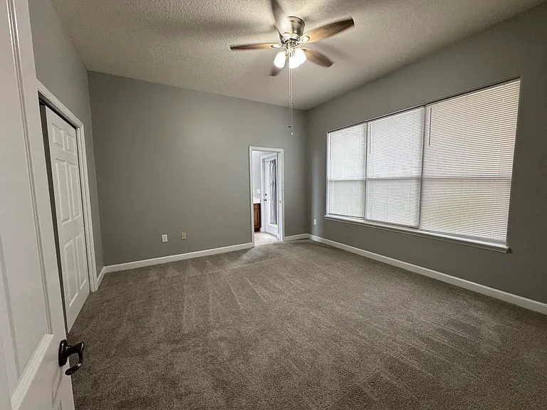 142 Harrington Ct — Photo 23