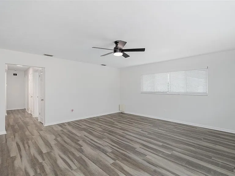 211 Timberlane Dr — Photo 6