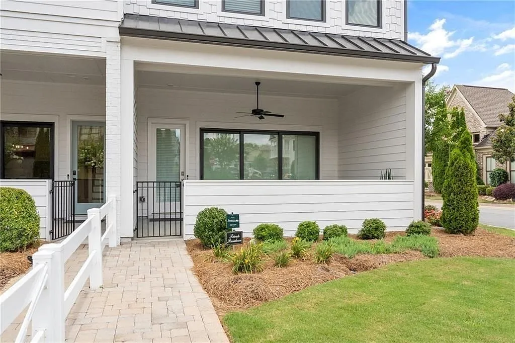 3 bed, 3.0 bath, 1849 sqft, $3,000 — Photo 3