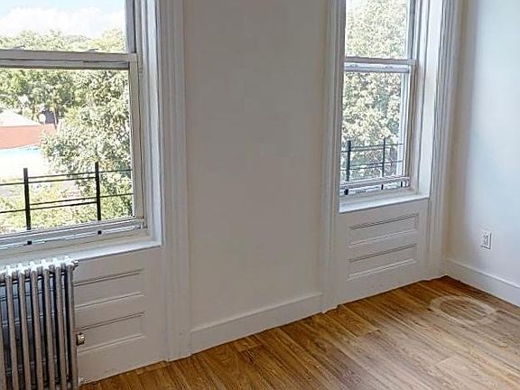 2nd image of 87-19 Jamaica Ave #2