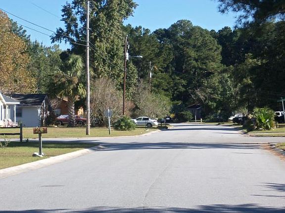 3rd image of 7651 Midwood Dr
