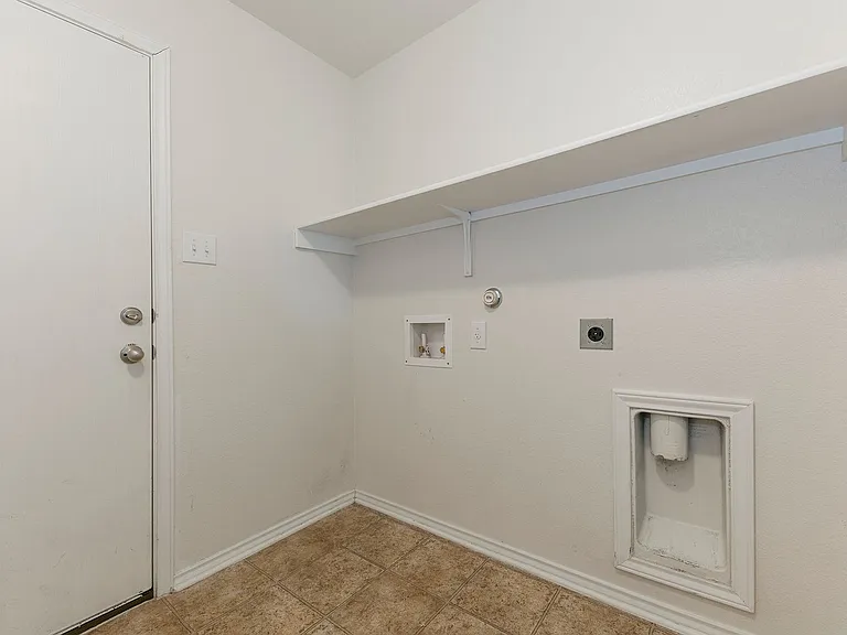 1141 Renaissance Trl — Photo 18