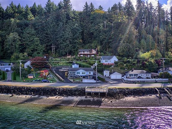 3rd image of 2671 Beach Dr E