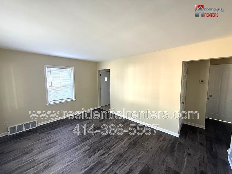 3 bed, 1.0 bath, 1031 sqft, $1,395 — Photo 3