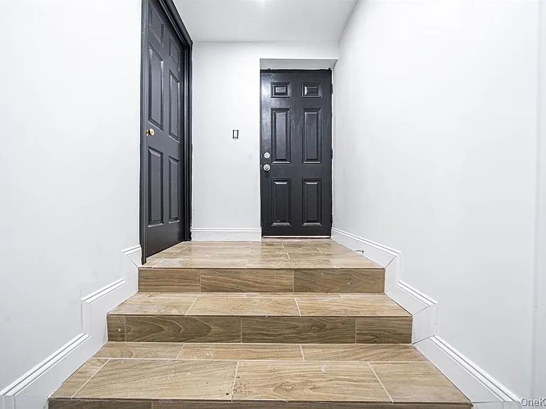 Pond Pl — Photo 9