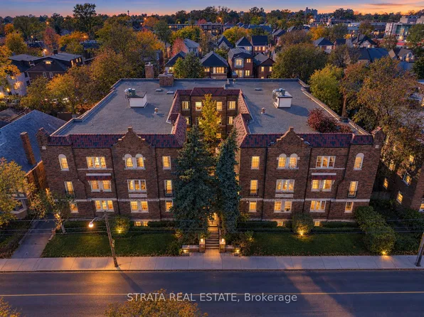 480 Oriole Pkwy #207, Toronto, ON M5P 2H8