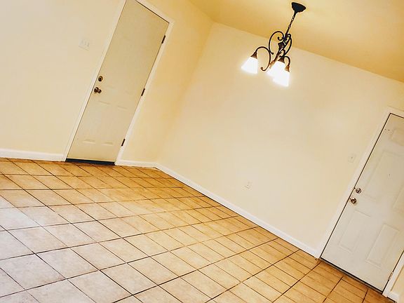 3rd image of 6920 Salem Dr #2