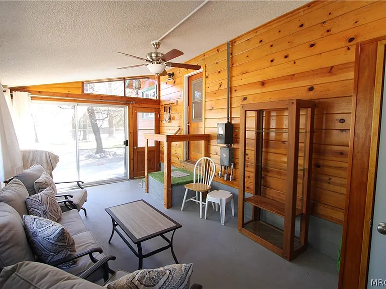 331 W North Shore Dr — Photo 2