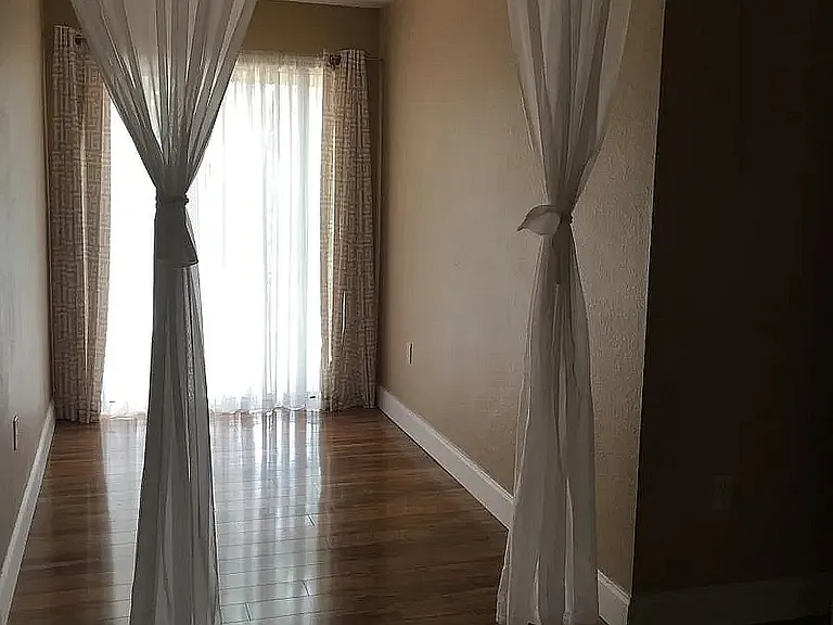 10570 Windsor Lake Ct — Photo 12