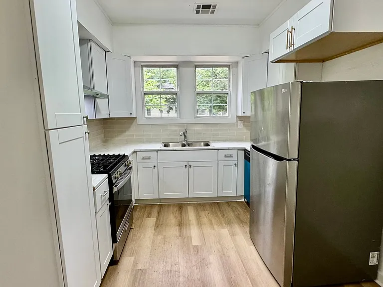 43 Townsend Ave — Photo 8