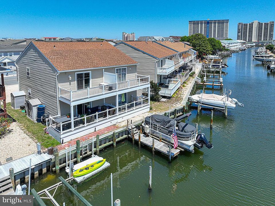 1st image of 145 Newport Bay Dr #8