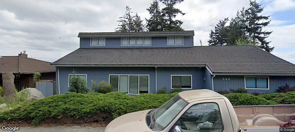 960 SW Fairhaven Dr