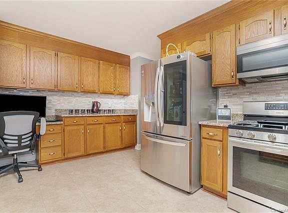 4th image of 290 Bonaventure Dr
