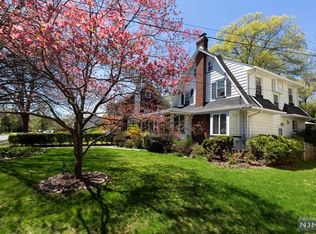 242 N Walnut St, Ridgewood, NJ 07450