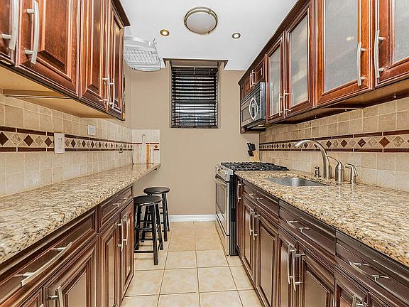 4th image of 3231 Barker Ave #G