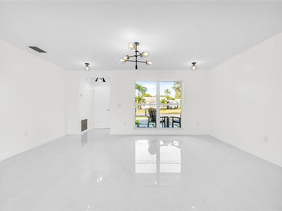 4th image of 11450 NW 32nd Place