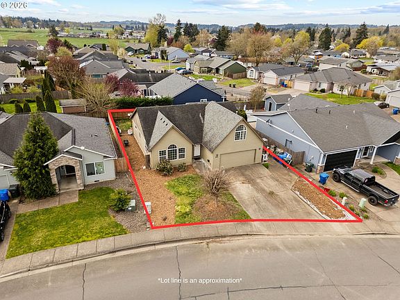 5th image of 844 Hazel St