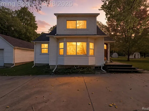 802 Tickner St, Linden, MI 48451