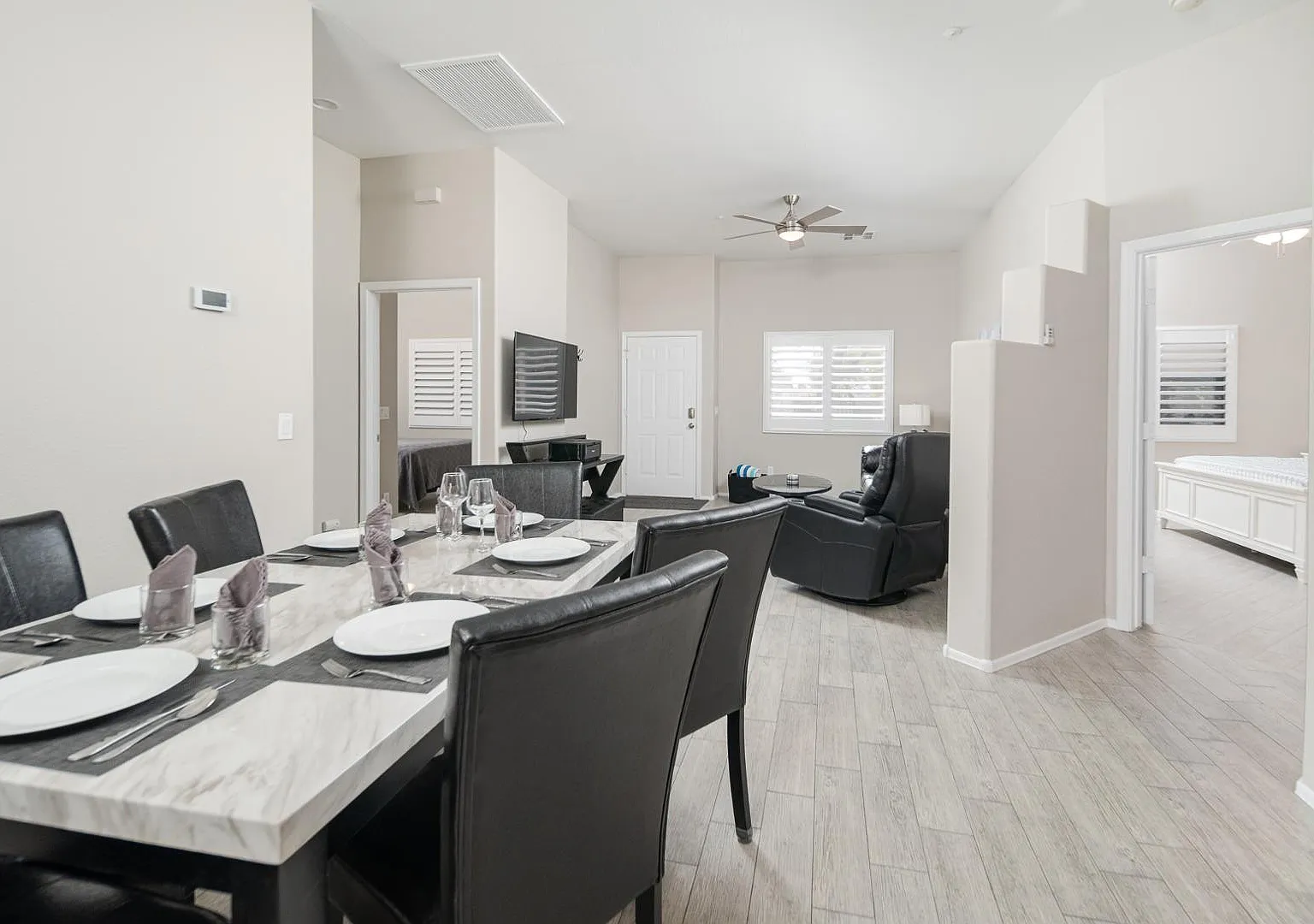 3 bed, 2.0 bath, 1353 sqft, $2,500 — Photo 4