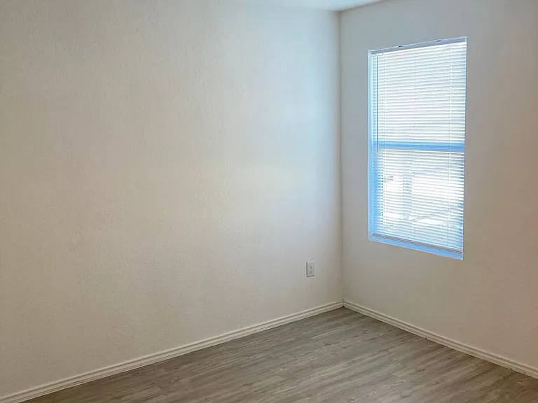 2906 Millikan Dr — Photo 8