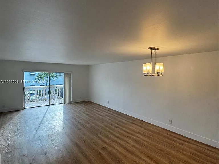 410 SE 2nd St #202 — Photo 4