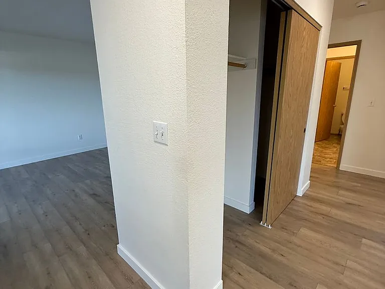 5388 N Hills Dr — Photo 7