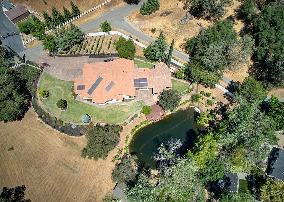 2nd image of 10240 Hillview Rd