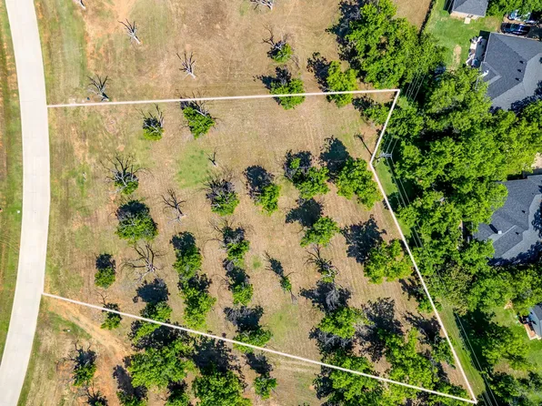 8421 W Landings Rd, Granbury, TX 76049
