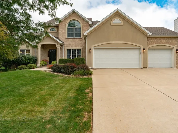 14 Stonehedges Ct, Bloomington, IL 61705