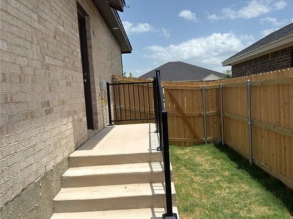 5th image of 5113 White Rose Dr