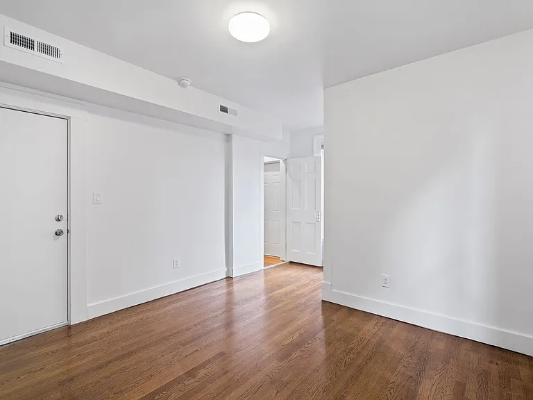 455 George St — Photo 5