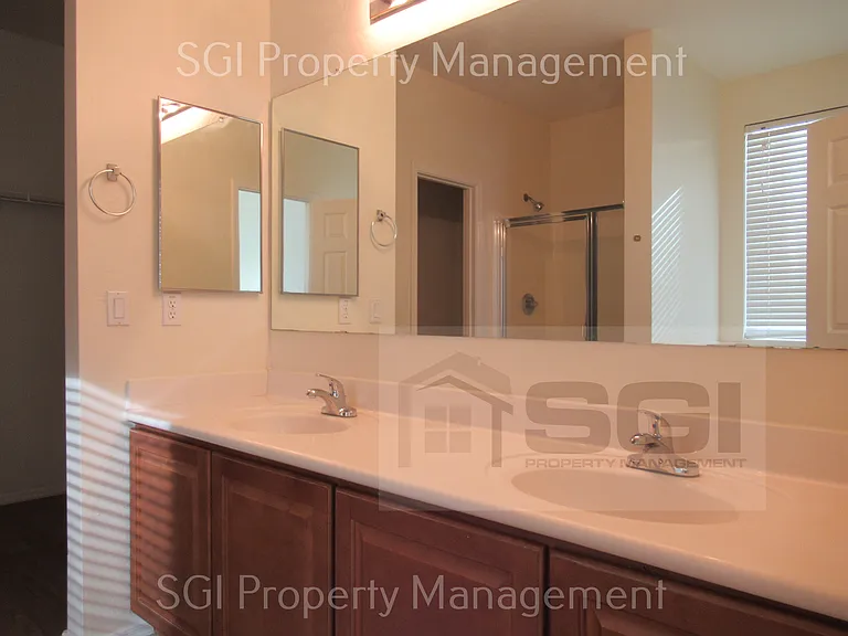 3123 W Pleasant Ln — Photo 10